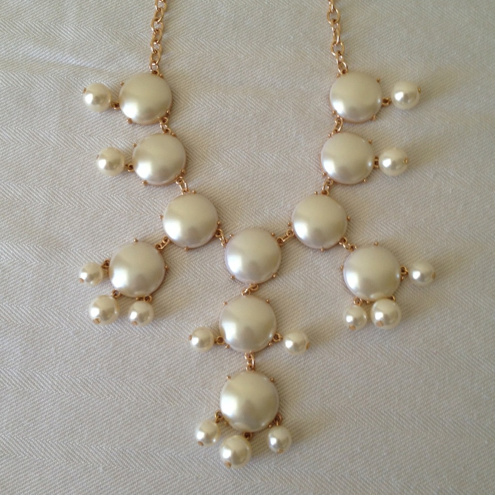 White pearl bubble necklace - Picture 2 of 3
